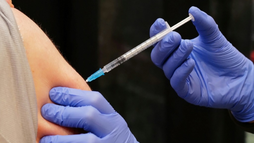 Pfizer & BioNTech kiện Ba Lan và Hungary về khoản nợ mua vaccine Covid-19
