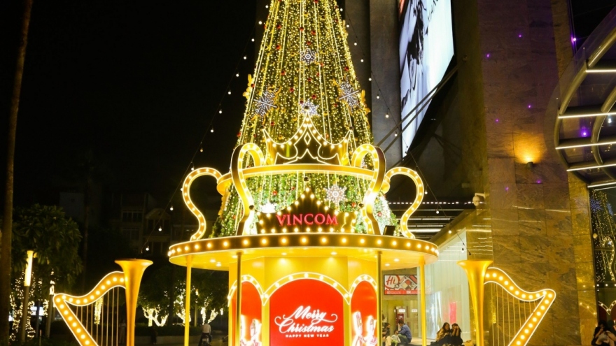 Các trung tâm thương mại Hà Nội trang hoàng rực rỡ đón Giáng sinh