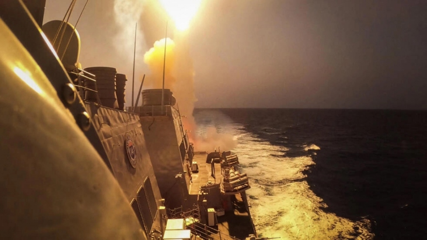 Tàu hải quân Mỹ bắn rơi thêm một máy bay không người lái ở Biển Đỏ