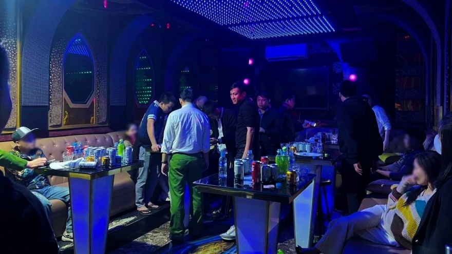 Khởi tố nhóm đối tượng mở “tiệc ma túy” trong phòng VIP karaoke