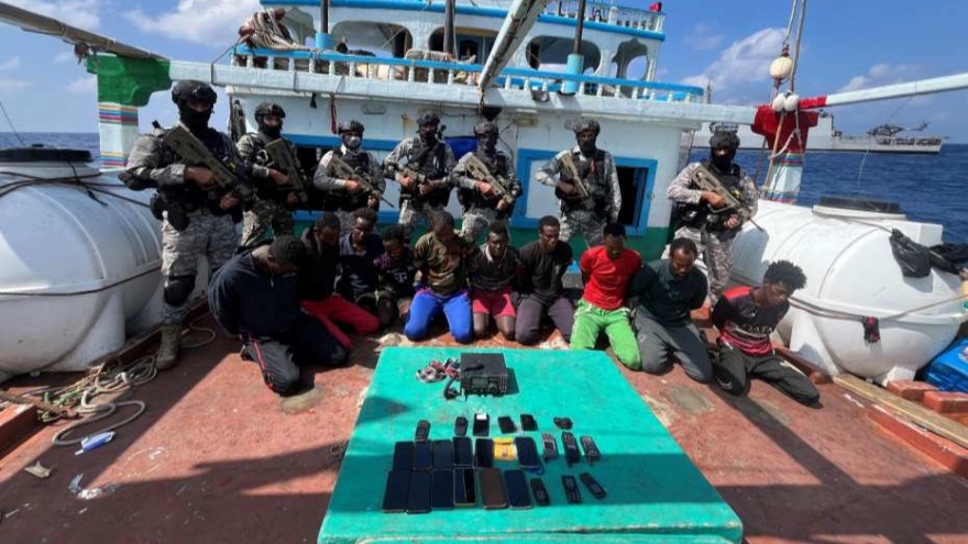 Hải quân Ấn Độ giải cứu 19 thủy thủ Pakistan bị cướp biển Somalia bắt giữ