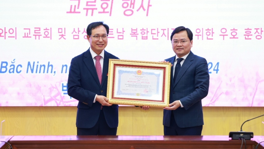 Tổng Giám đốc Tổ hợp Samsung Việt Nam nhận Huân chương Hữu nghị