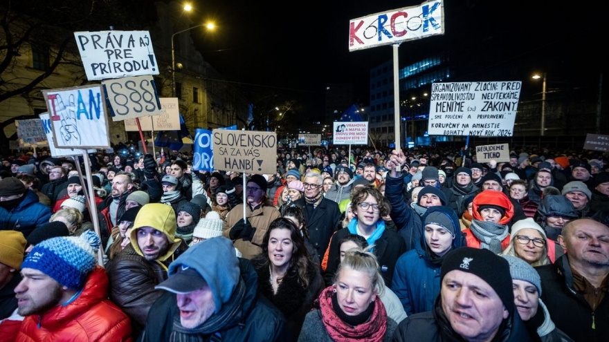 Hàng nghìn người Slovakia biểu tình phản đối cải cách tư pháp của chính phủ mới