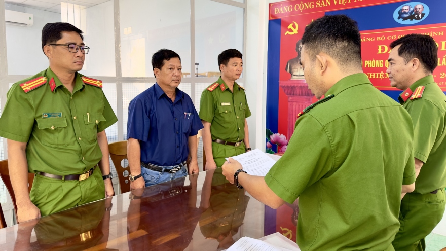 Bắt giam Trưởng phòng Quản lý đô thị thị xã Giá Rai, Bạc Liêu