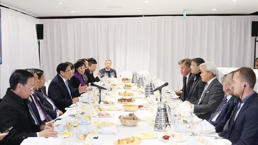 Thủ tướng dự phiên tọa đàm Việt Nam - Điểm đến hàng đầu ASEAN về đầu tư bền vững
