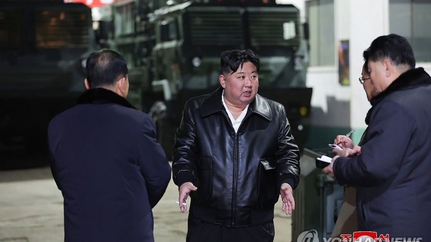 Ông Kim Jong-un đến thăm nhà máy sản xuất vũ khí