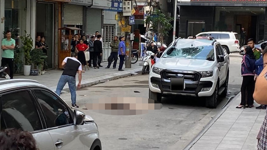 Người phụ nữ tử vong nghi rơi từ tầng cao trúng ô tô ở Quảng Ninh