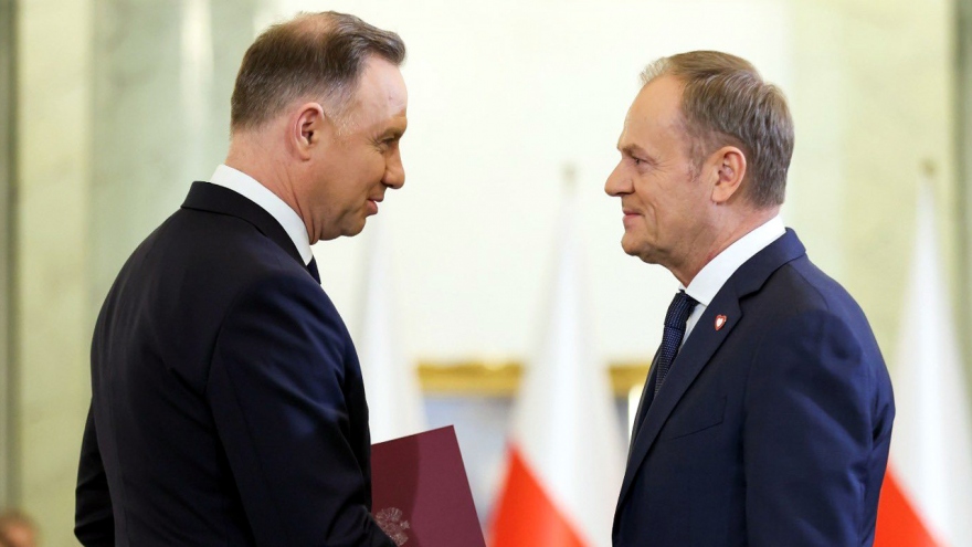 Hai nghị sĩ đảng cầm quyền cũ ở Ba Lan bị bắt