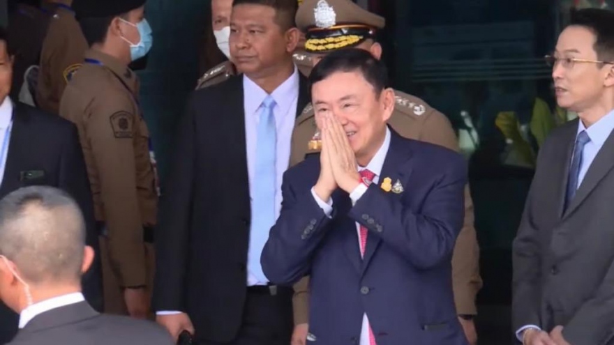 Cựu Thủ tướng Thái Lan Thaksin được trả tự do và thực hiện án treo