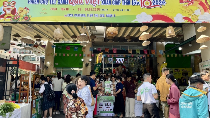Phiên chợ “Tết Xanh - Quà Việt” đem 1.000 đặc sản đến với người dân TP HCM