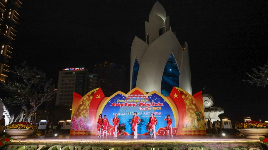 Khánh Hòa: Bắn pháo hoa, tổ chức nhiều hoạt động "Mừng Đảng - Mừng Xuân"