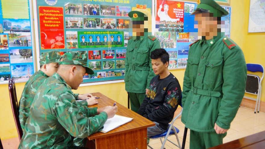 Bắt 3 đối tượng đưa người nước ngoài nhập cảnh trái phép vào Việt Nam