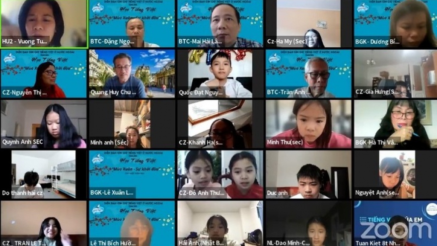Lần đầu tiên giao lưu học tiếng Việt qua game online Mùa xuân sự khởi đầu