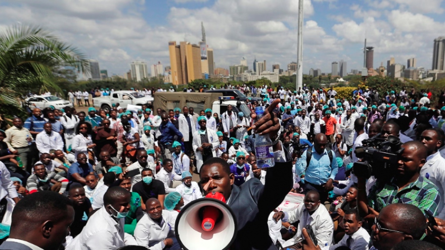 4.000 bác sĩ Kenya đình công trên toàn quốc, nhiều bệnh nhân bị bỏ mặc