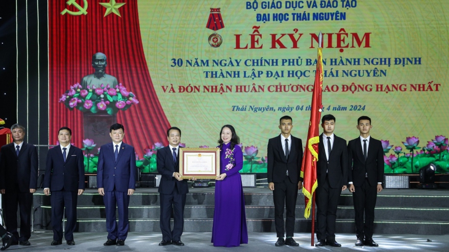 Quyền Chủ tịch nước trao Huân chương Lao động hạng Nhất cho Đại học Thái Nguyên