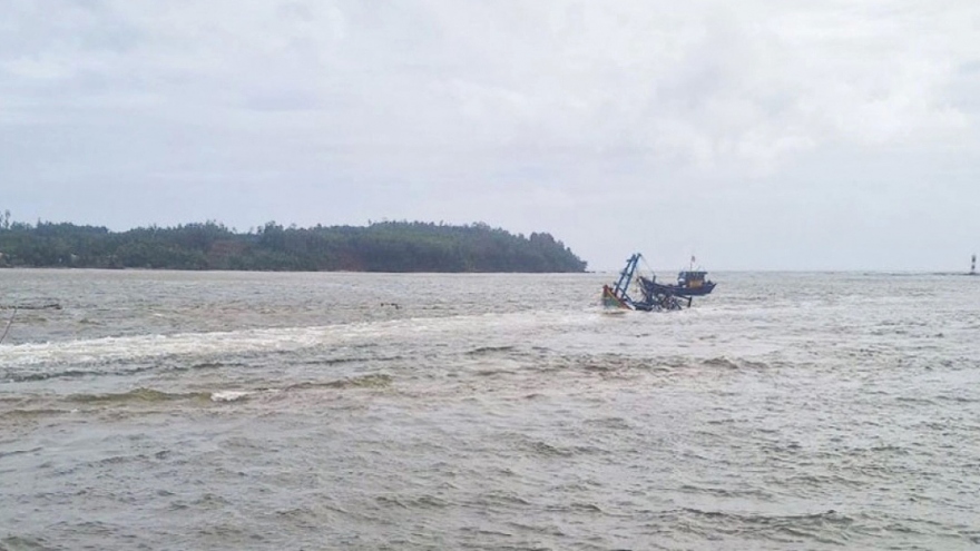 Tàu cá Quảng Ngãi chìm ở Hoàng Sa, 4 ngư dân được cứu an toàn