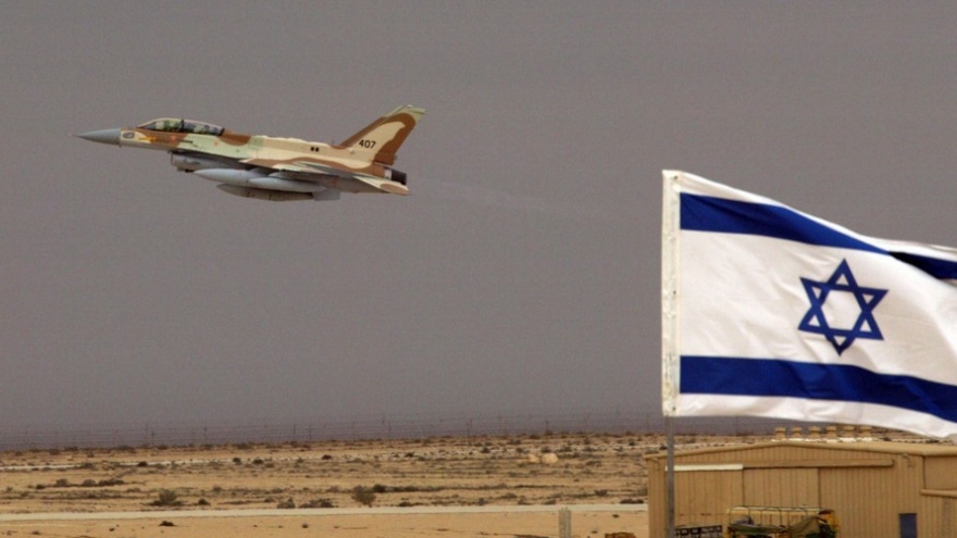 Israel tiếp tục không kích vào Syria