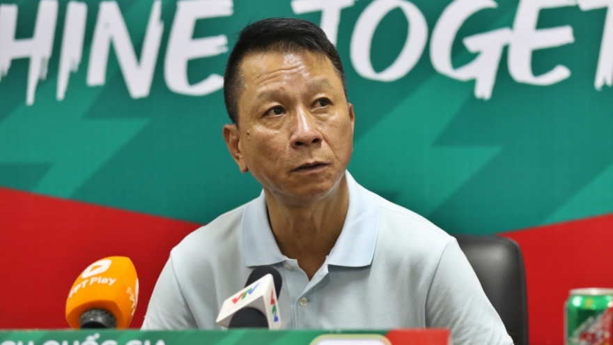 HLV Văn Sỹ Sơn nhận án phạt trước vòng 16 V-League 2023/2024