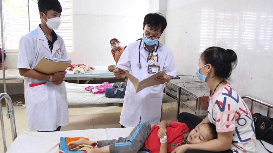 Trời nắng nóng, trẻ bị bệnh tiêu chảy phải nhập viện tại Đắk Lắk gia tăng