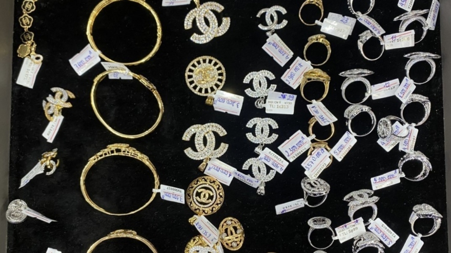 Xử phạt doanh nghiệp kinh doanh vàng có sản phẩm giả mạo nhãn hiệu Chanel