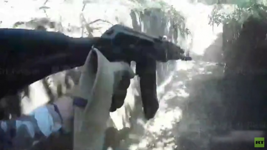 Nga đột kích, nổ súng vào chiến hào của Ukraine