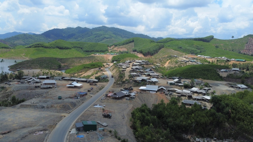 Hơn 160 hộ dân lập làng trái phép bên đường Đông Trường Sơn