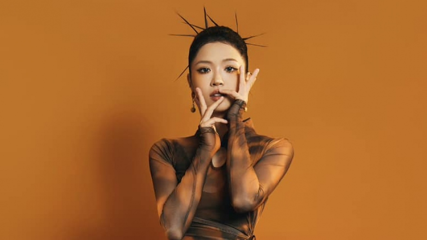 Suni Hạ Linh xuất hiện cực lạ trong công diễn 4 "Đạp gió 2024"