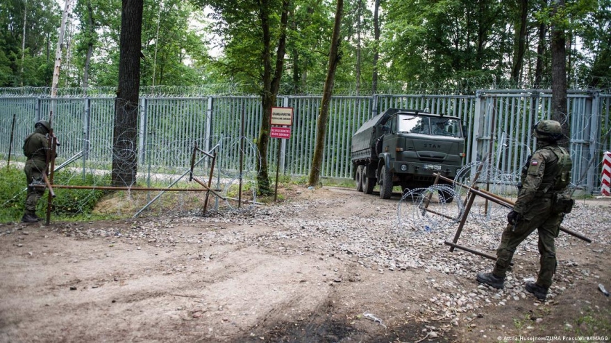 Ba Lan và các nước Baltic tăng cường kiểm soát biên giới ngăn chặn người di cư