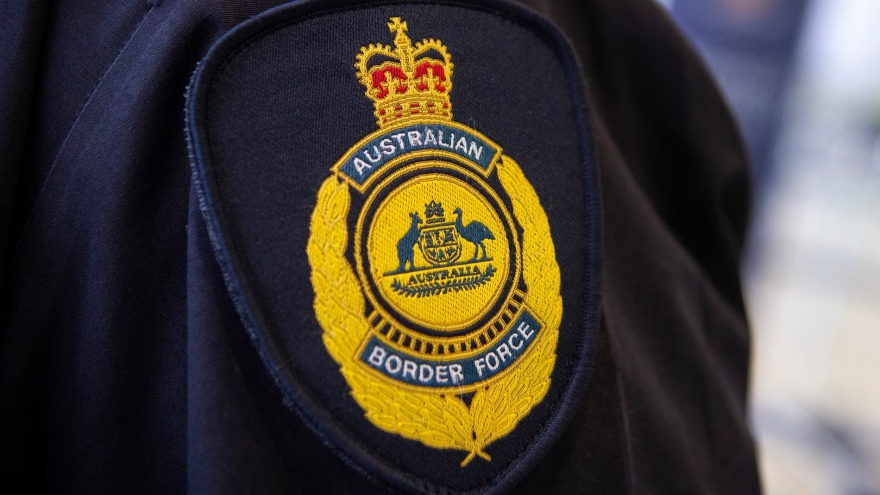Australia kiểm tra điện thoại của hơn 10.000 người qua lại biên giới trong 2 năm