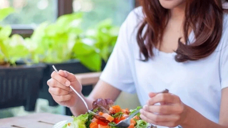 5 thói quen ngay sau bữa ăn âm thầm hủy hoại cơ thể bạn