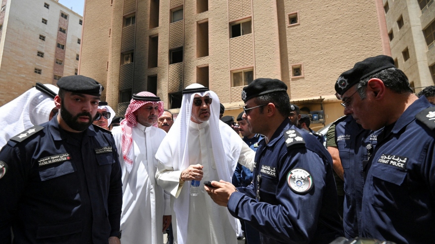Quốc vương Kuwait ra lệnh điều tra rõ nguyên nhận vụ cháy làm 49 người chết