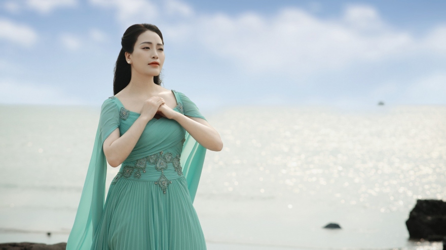 Huyền Trang gây ngạc nhiên với MV nhạc trữ tình “Chỉ biết yêu anh”