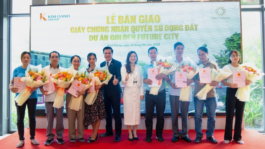 Kim Oanh Group bàn giao Giấy chứng nhận Quyền sử dụng đất DA Golden Future City
