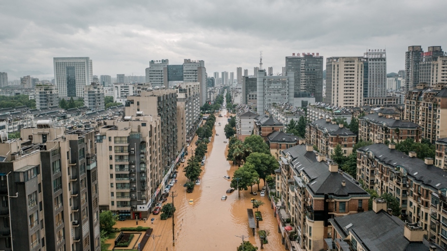 Trung Quốc nâng cảnh báo mưa lớn lên cấp 2, tức gần cao nhất