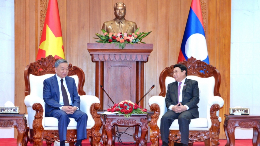 Chủ tịch nước Tô Lâm hội kiến Chủ tịch Quốc hội Lào Saysomphone Phomvihane
