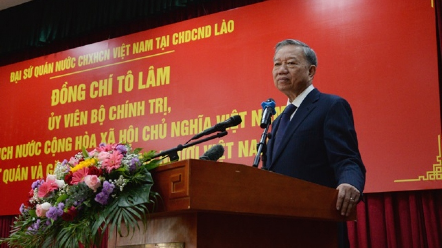 Chủ tịch nước Tô Lâm thăm Đại sứ quán và gặp gỡ cộng đồng người Việt Nam tại Lào