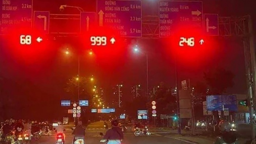 Chuyên gia: "Bỏ đồng hồ đếm ngược trên đèn tín hiệu giao thông là phù hợp"