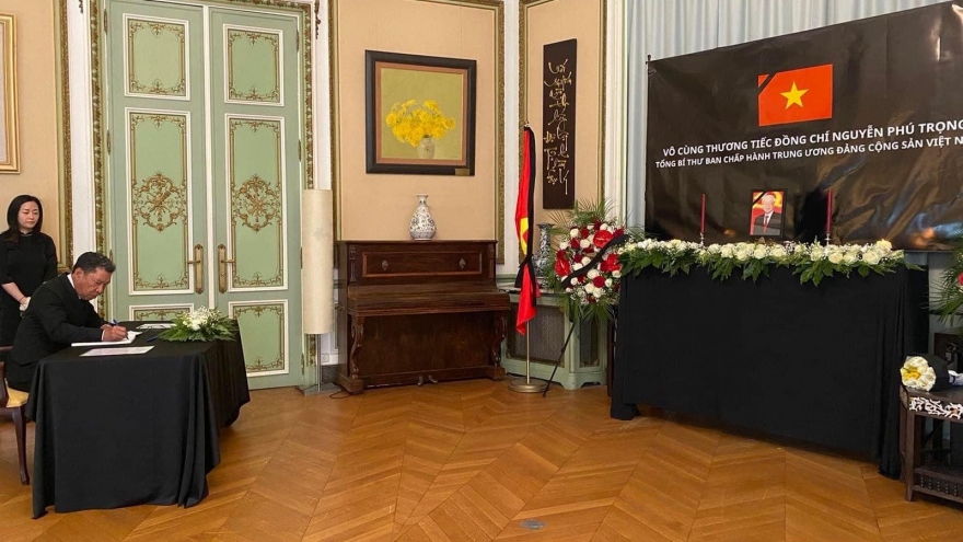Lễ viếng và mở sổ tang Tổng Bí thư Nguyễn Phú Trọng tại Bỉ