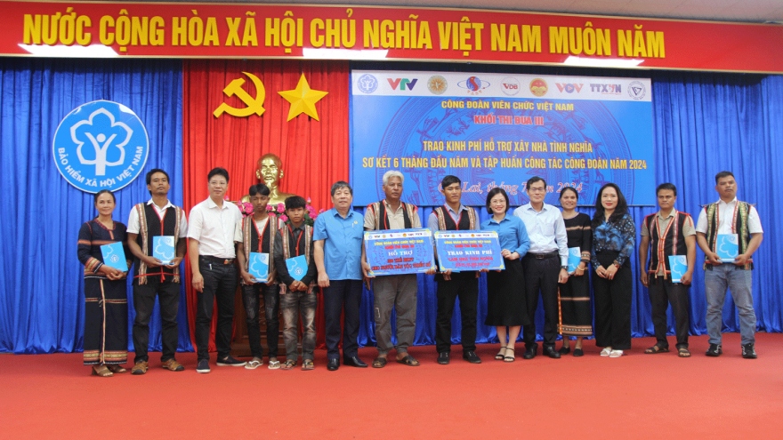 Khối Thi đua 3 - Công đoàn Viên chức Việt Nam hỗ trợ xây nhà tại Gia Lai