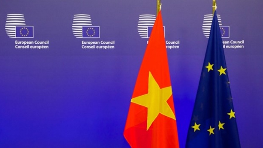 Trưởng Ban Đối ngoại Trung ương Lê Hoài Trung tiếp Phó Chủ tịch Ủy ban châu Âu