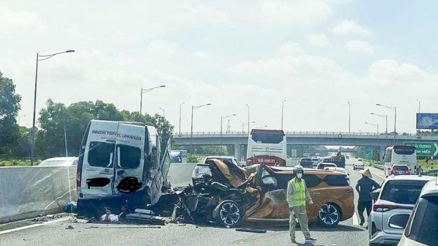 Tai nạn liên hoàn trên cao tốc Hà Nội - Hải Phòng, 2 người tử nạn