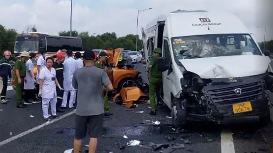 Vụ tai nạn trên cao tốc Hà Nội- Hải Phòng: Lỗi thuộc về ai?