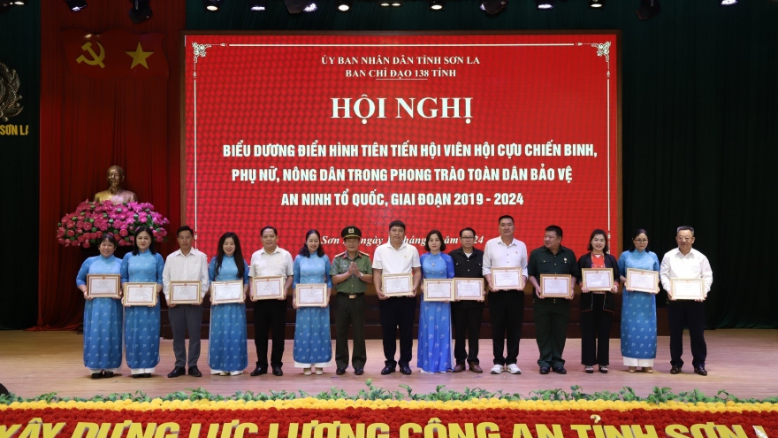 Biểu dương điển hình tiên tiến toàn dân bảo vệ an ninh Tổ quốc