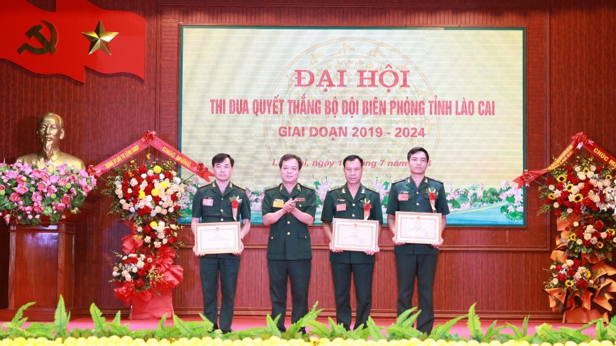Đảng ủy Bộ Chỉ huy Bộ đội Biên phòng Lào Cai tôn vinh những tấm gương tiêu biểu