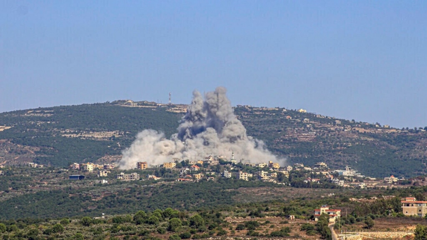 Israel lần đầu không kích vào thủ đô của Lebanon, Hezbollah tấn công trả đũa