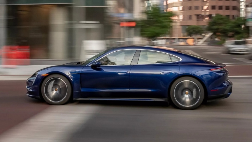 Porsche sẽ cắt giảm sản xuất biến thể Taycan EV do nhu cầu xe điện giảm
