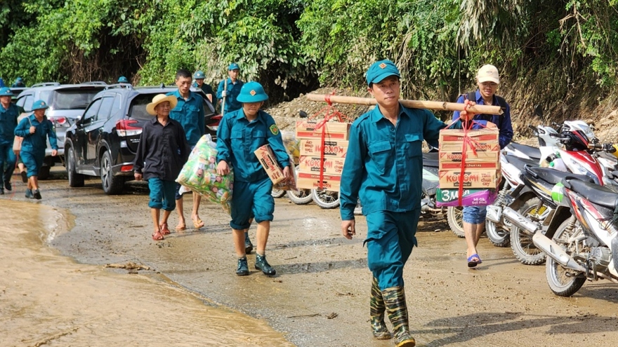 Giúp người dân Mường Pồn vượt qua khó khăn sau trận lũ quét lịch sử