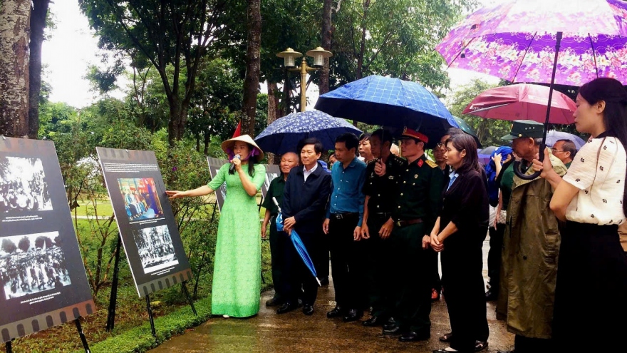 Khai mạc triển lãm ảnh “Hồ Chí Minh - Mùa Thu độc lập”