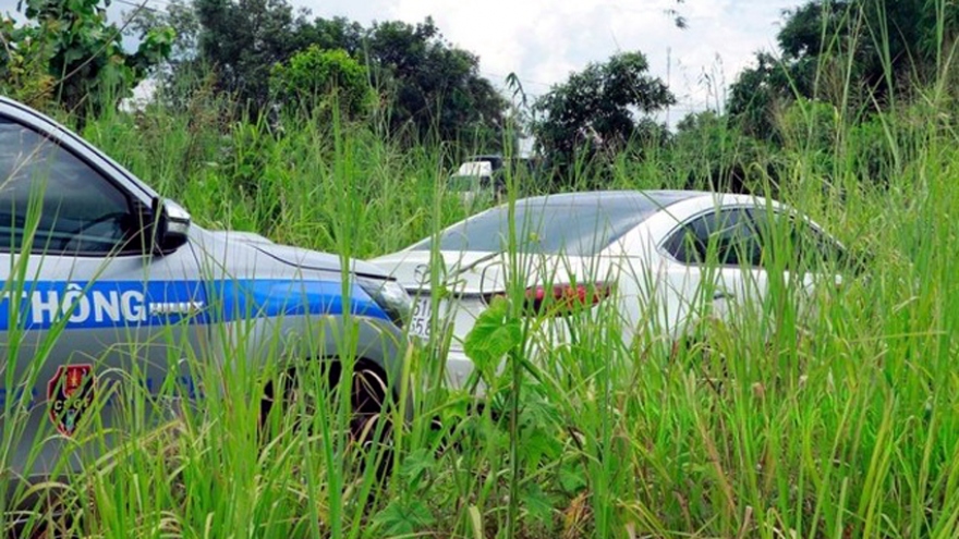 Cảnh sát truy đuổi hơn 20km theo chiếc ô tô mang biển số đẹp