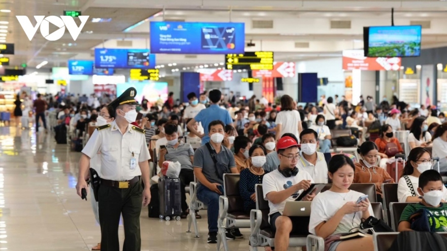 Hơn 4.200 chuyến bay trong dịp nghỉ lễ 2/9, sân bay Tân Sơn Nhất lo quá tải